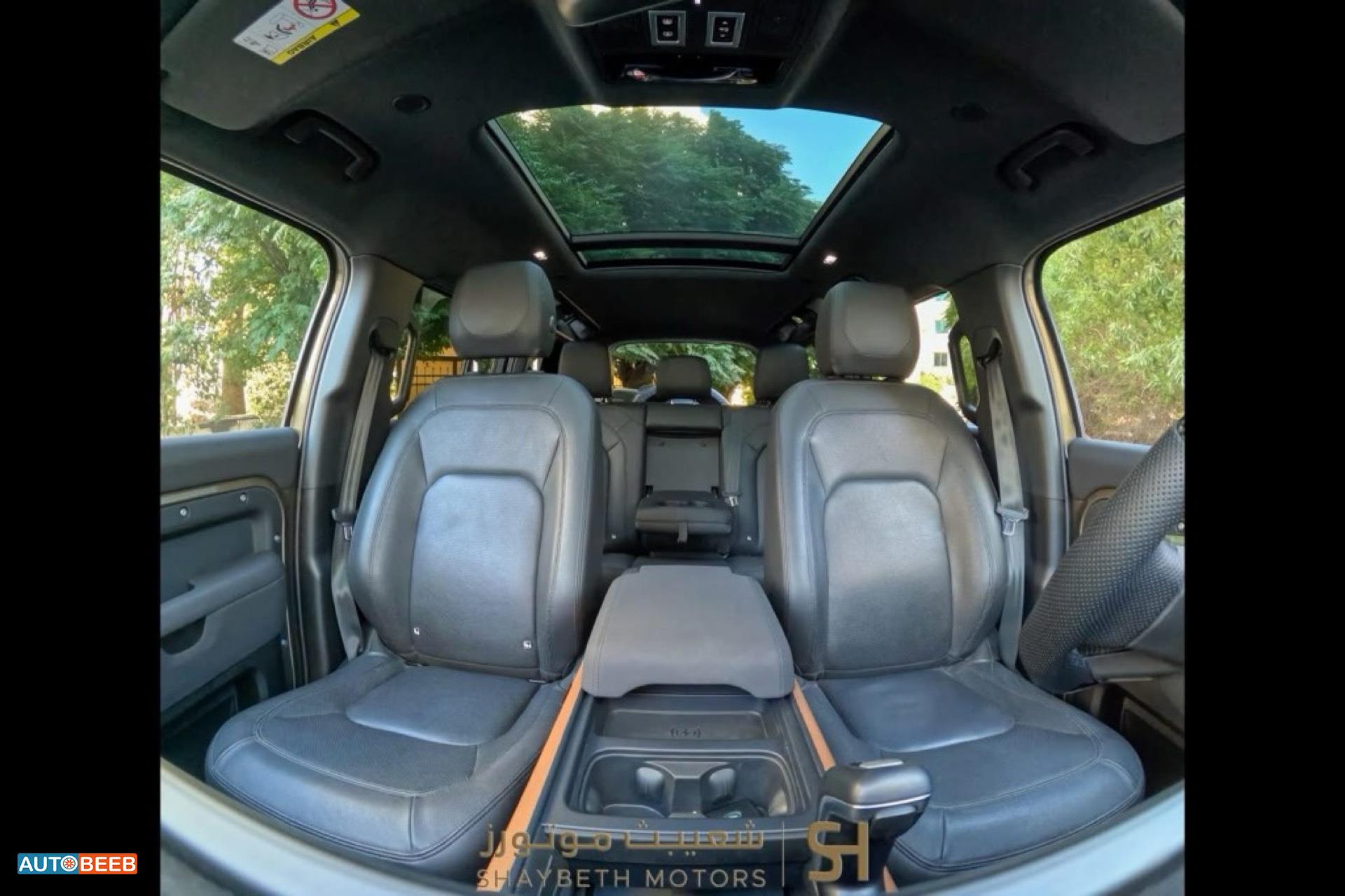 Land Rover Defender 2023