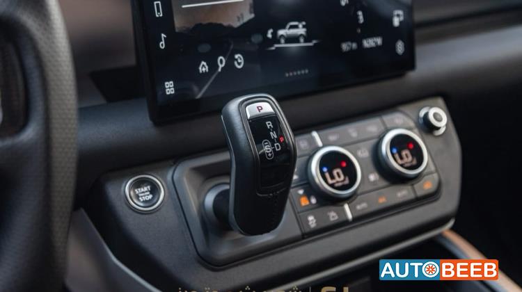 Land Rover Defender 2023