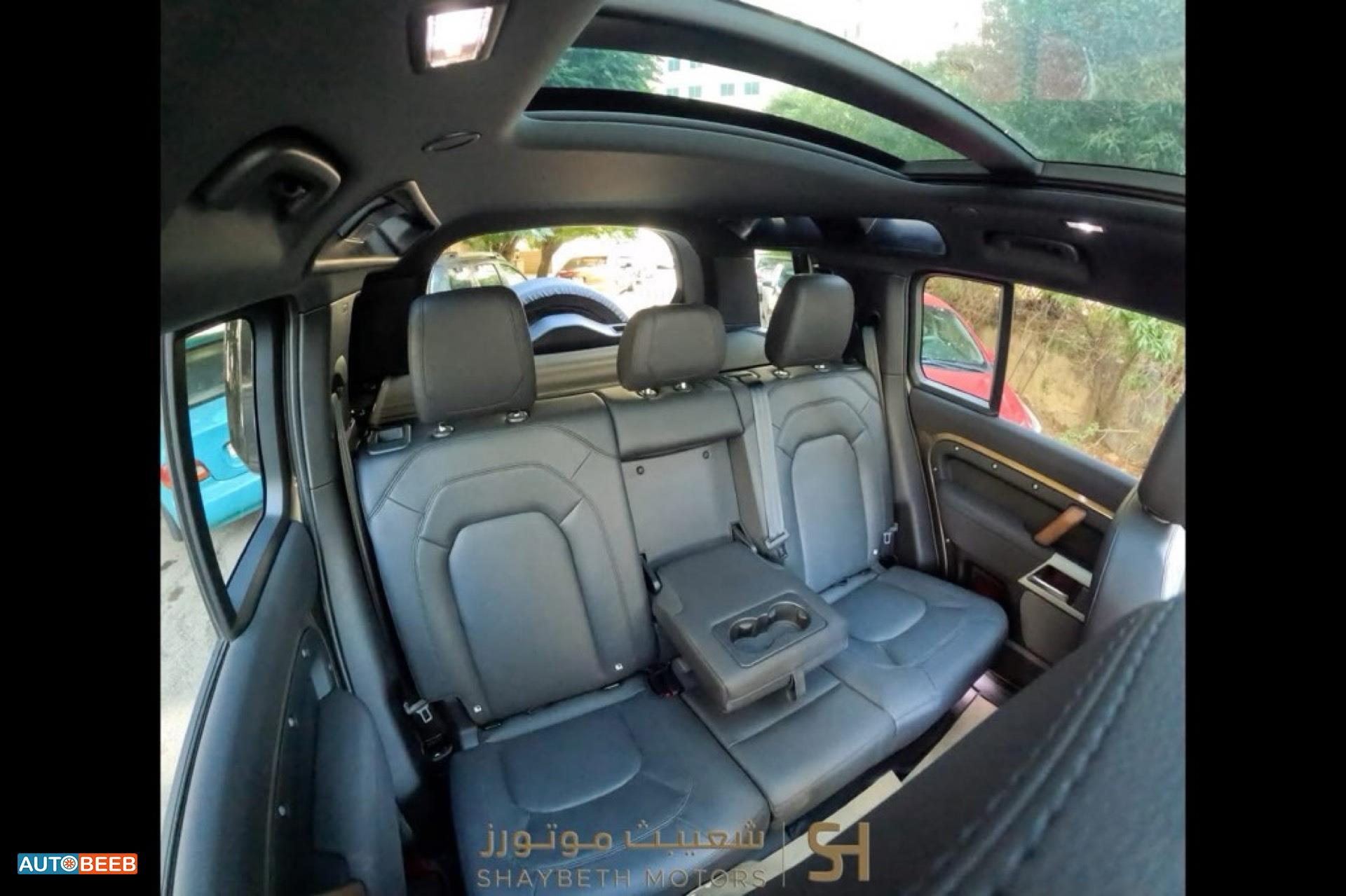 Land Rover Defender 2023