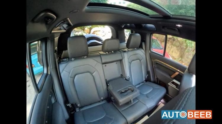 Land Rover Defender 2023