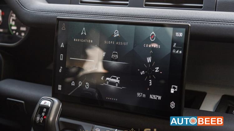 Land Rover Defender 2023