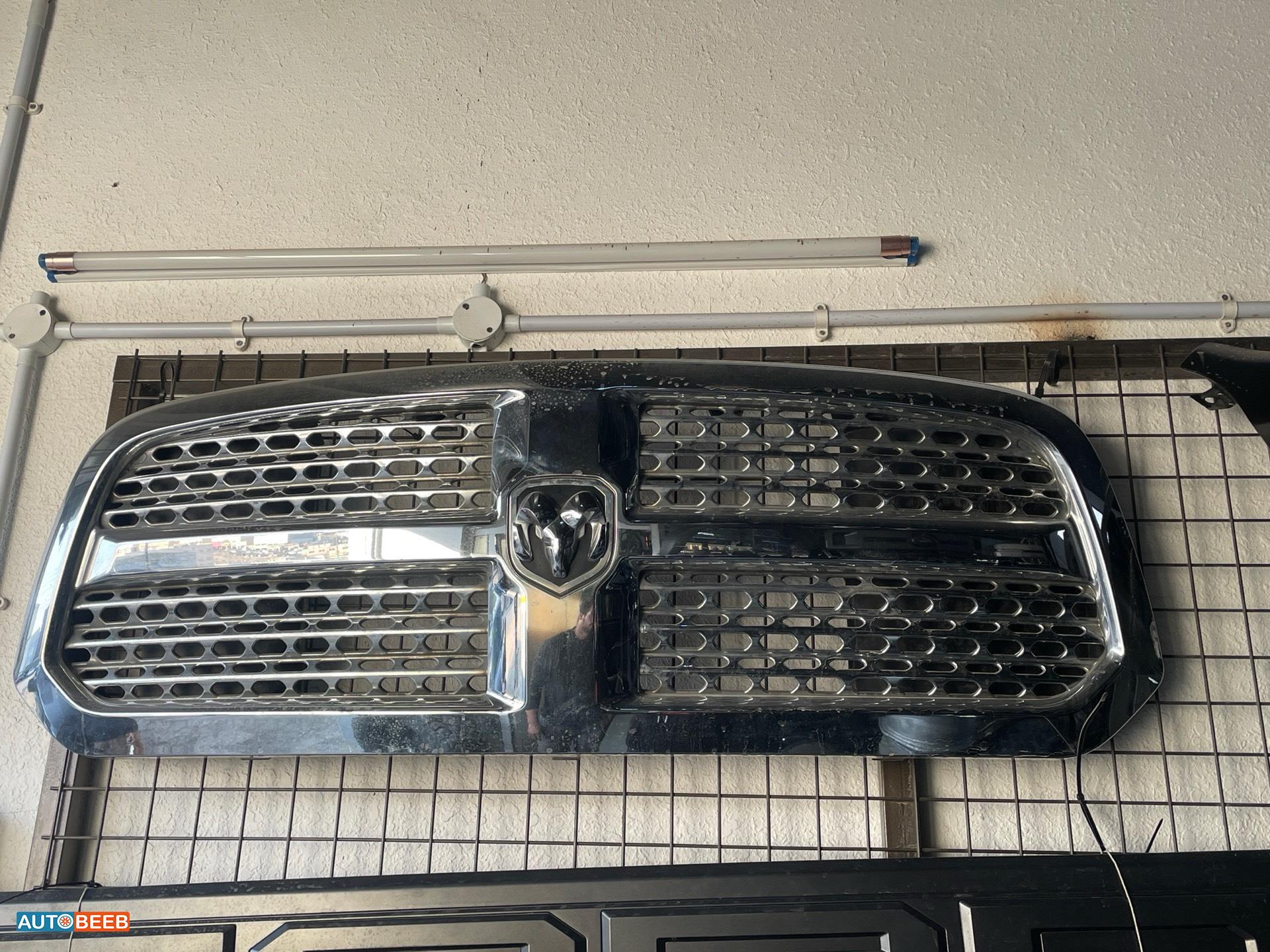 Body  Grilles Dodge RAM