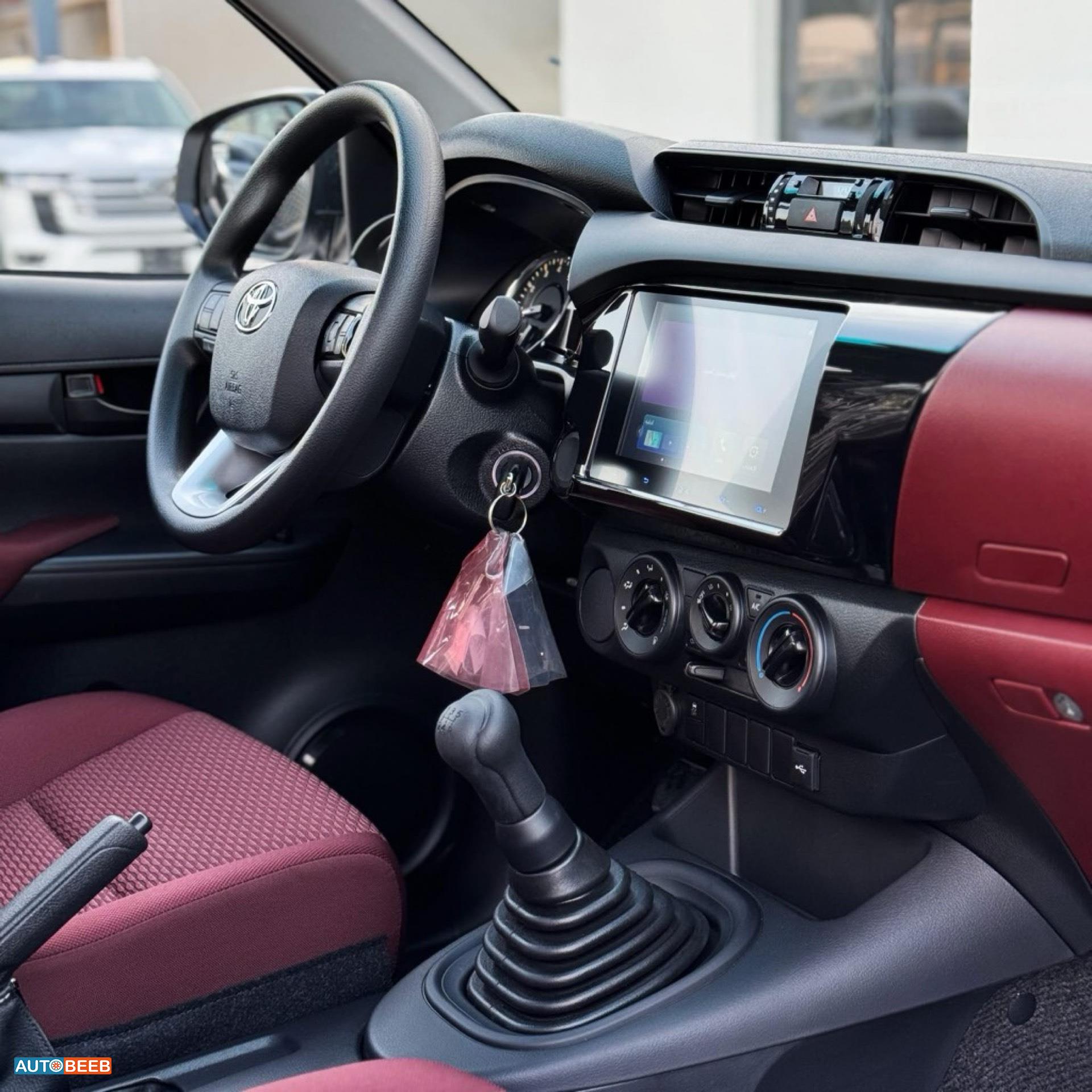 تويوتا هيلوكس 2025