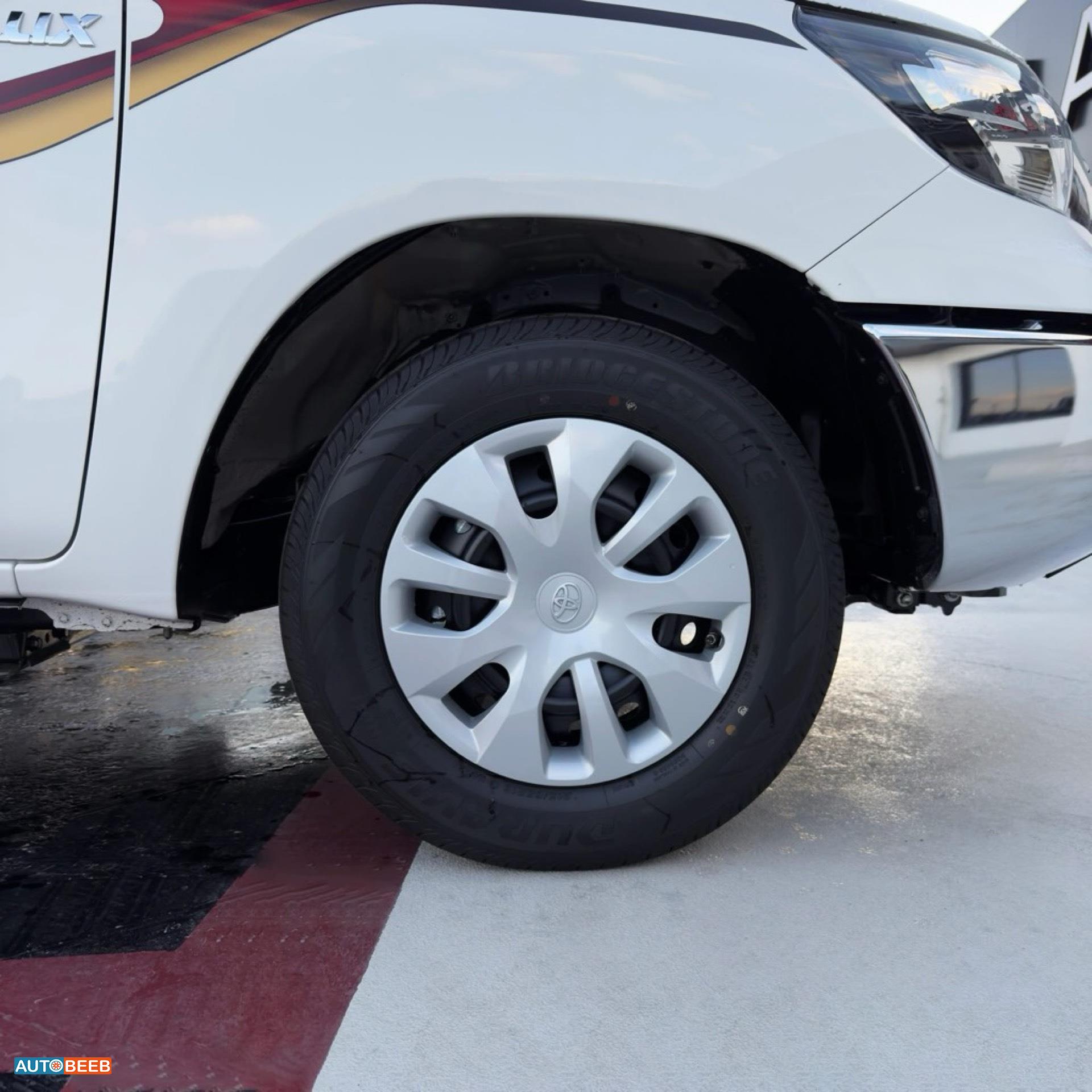 تويوتا هيلوكس 2025