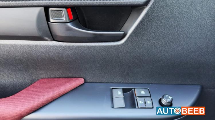 تويوتا هيلوكس 2025