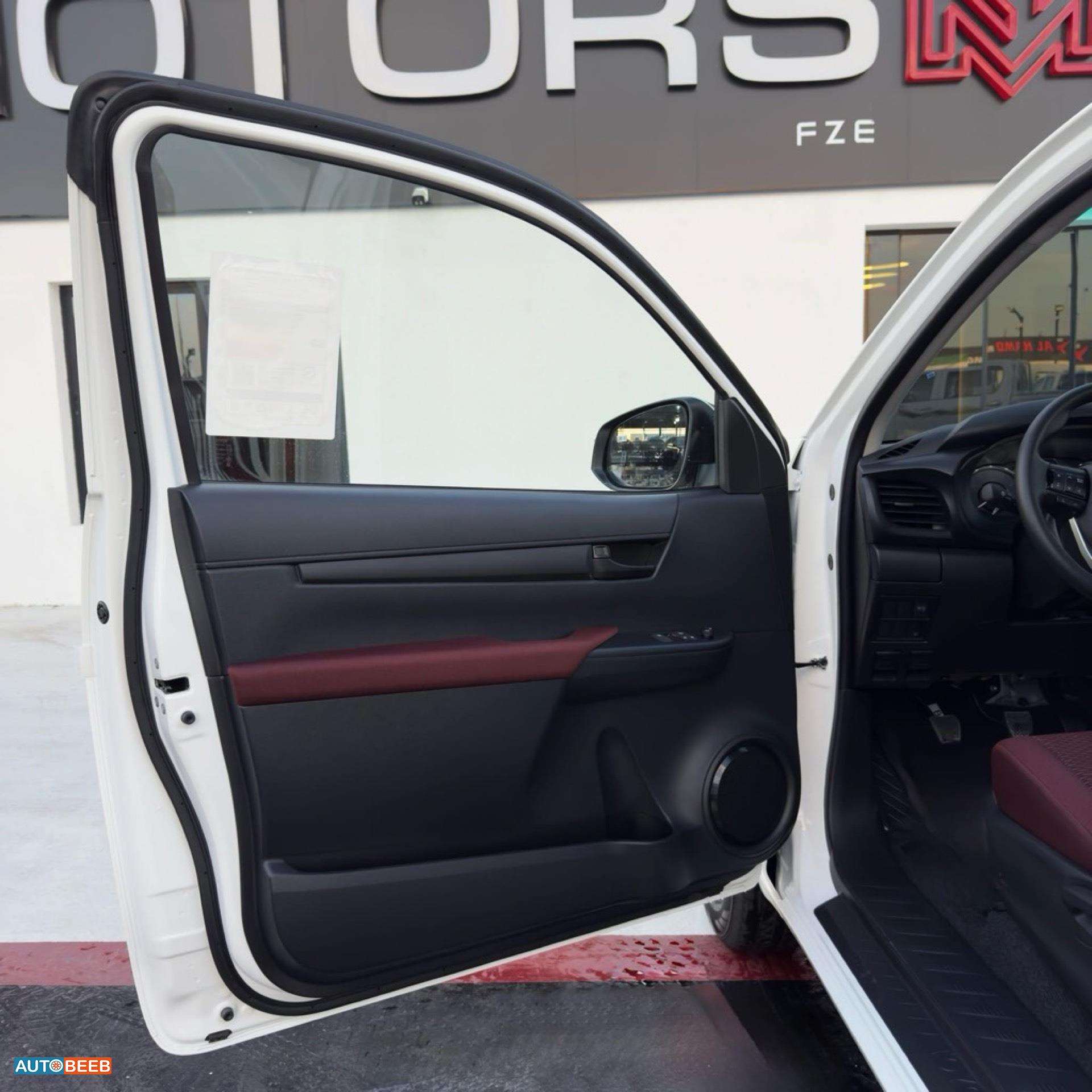 تويوتا هيلوكس 2025