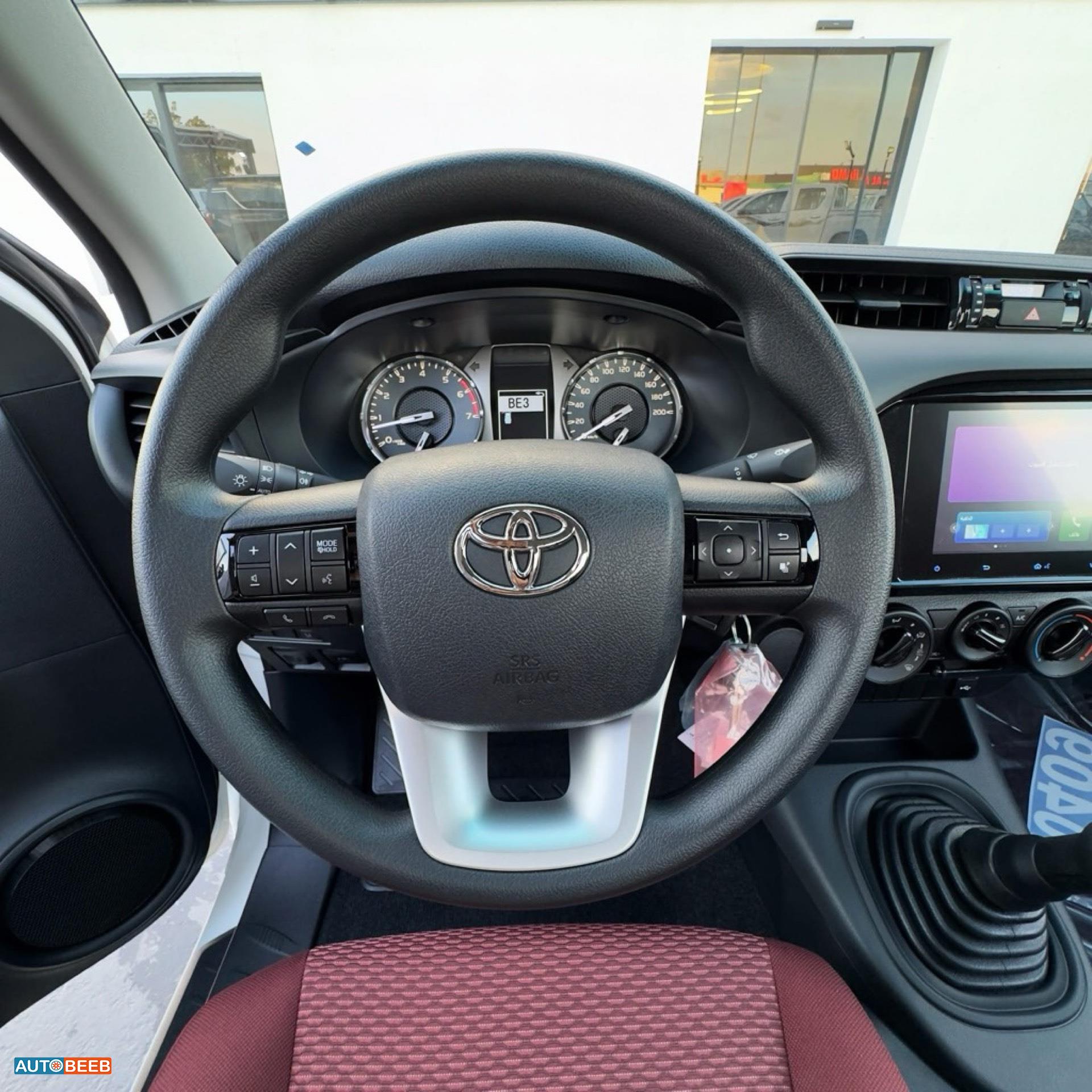 تويوتا هيلوكس 2025