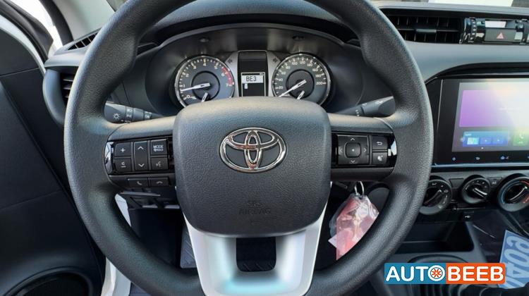 تويوتا هيلوكس 2025