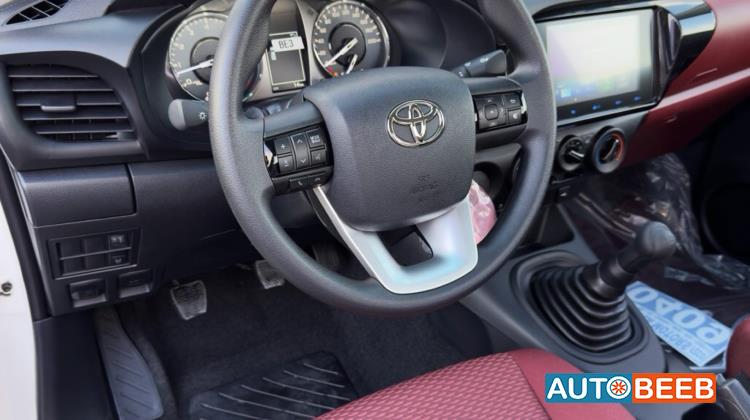 تويوتا هيلوكس 2025