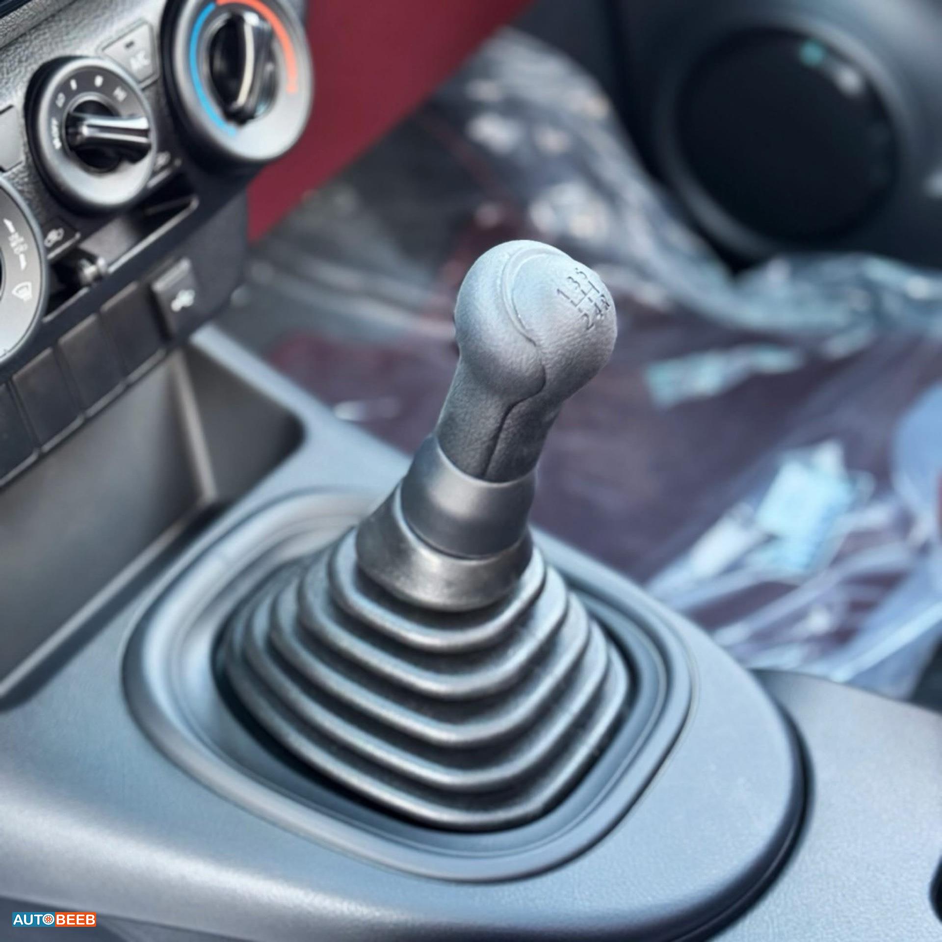 تويوتا هيلوكس 2025