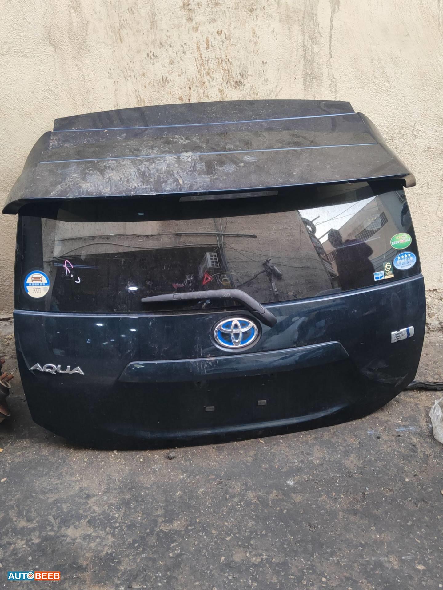 Body  Trunk Toyota Prius C