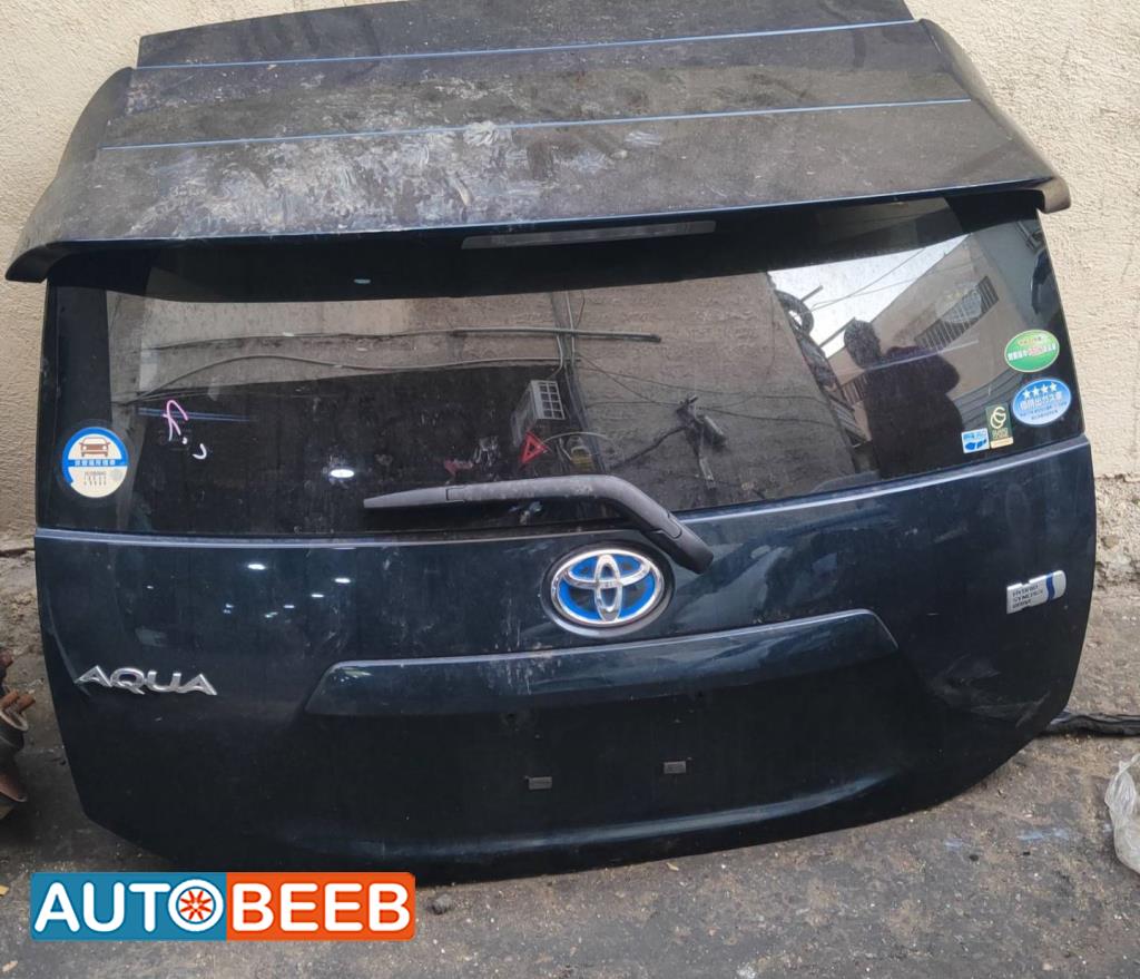 Body  Trunk Toyota Prius C