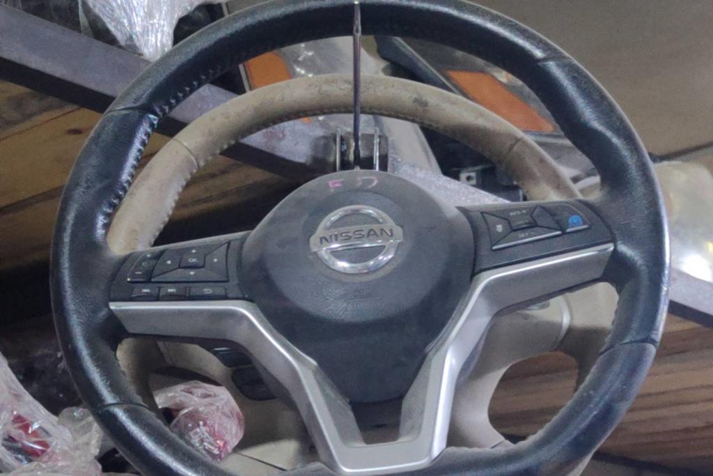 Cabin  Steering Wheel Nissan Kicks