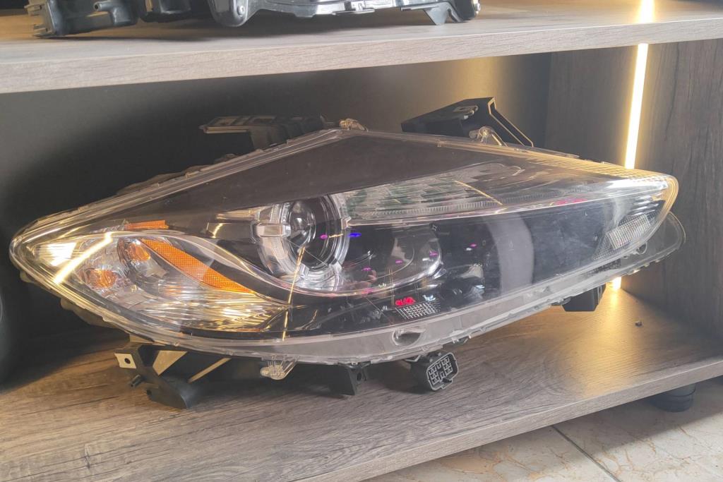 ضوء امامي يمين شمال مازدا cx9 2015 2016