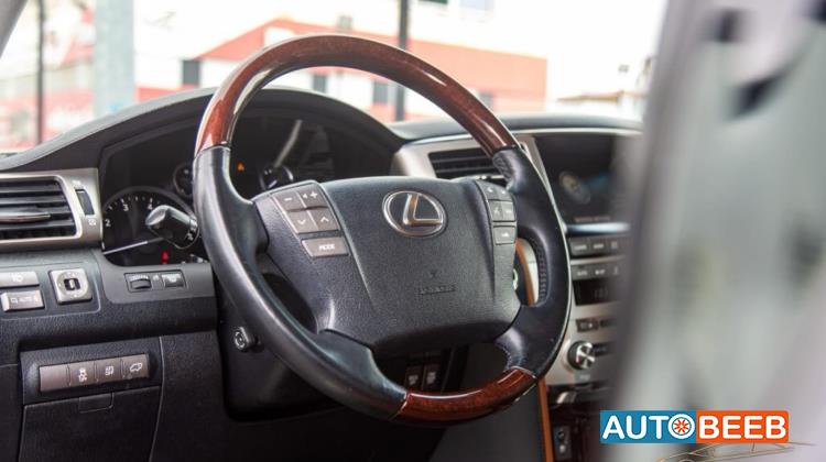 Lexus LX570 2015