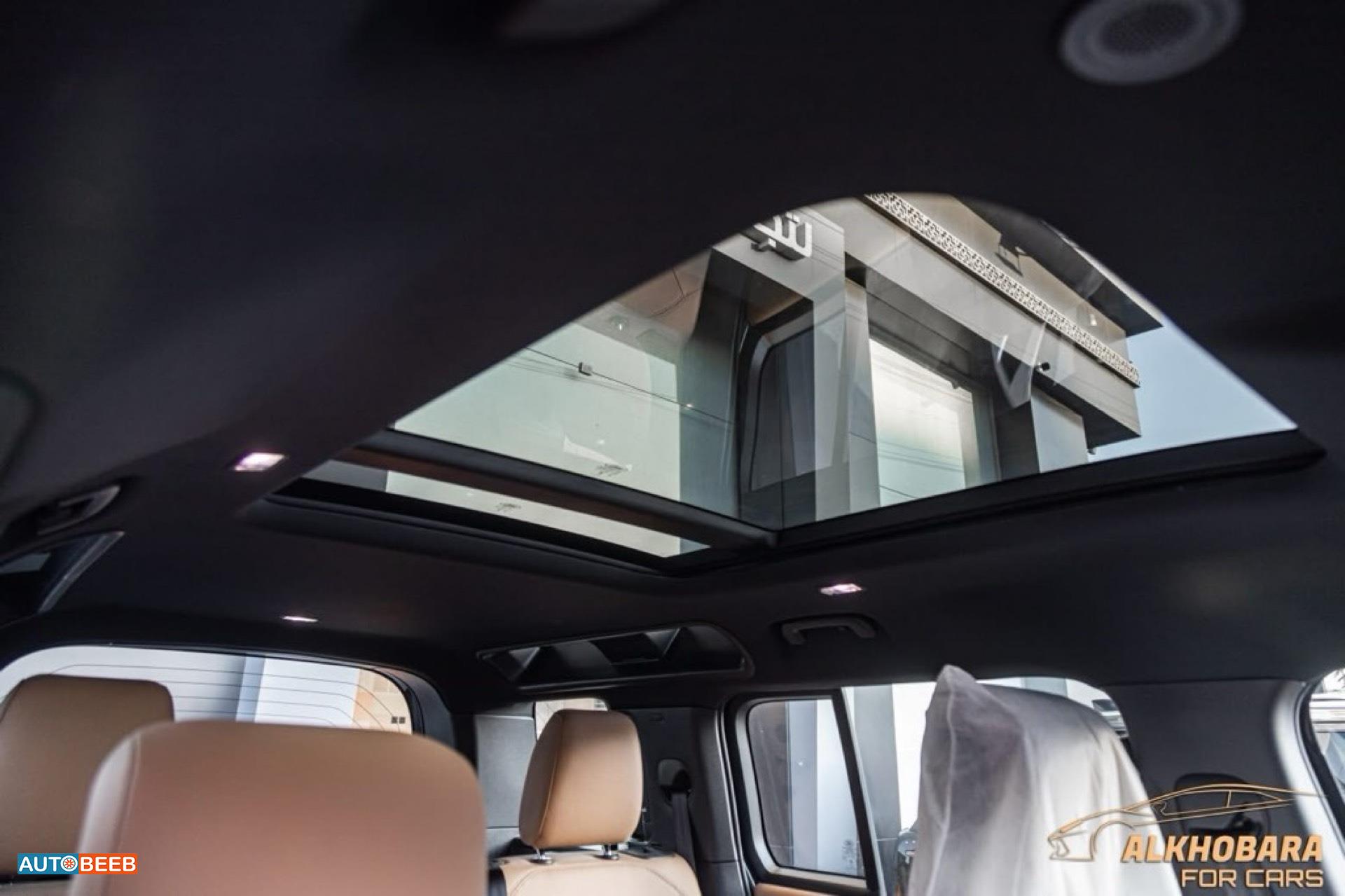 Land Rover Defender 2025