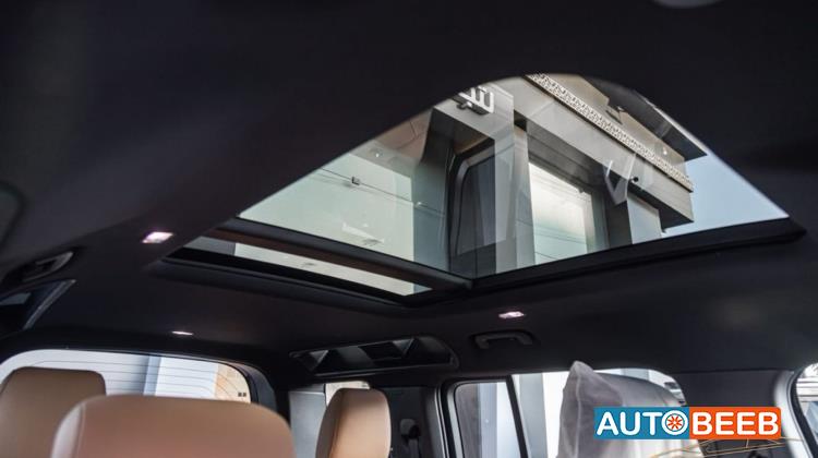 Land Rover Defender 2025