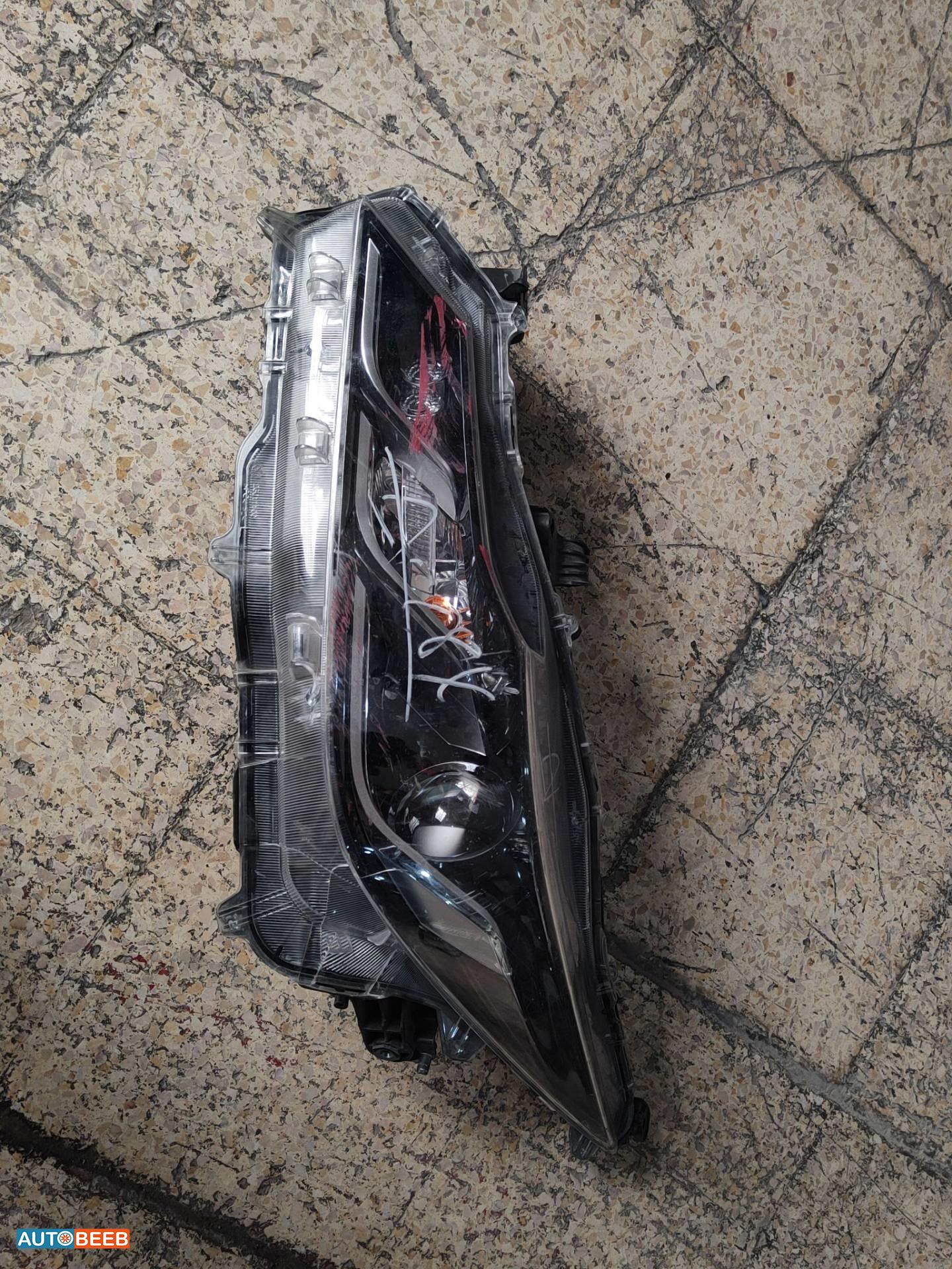 ضوء امامي يمين شمال تويوتا كورولا 2020 2021