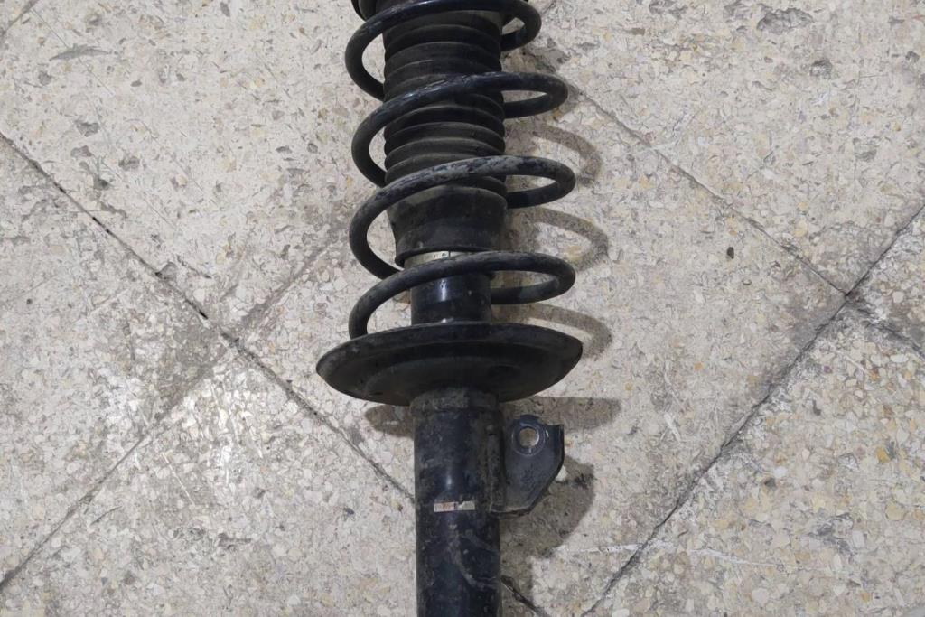 صنوبرص امامي تويوتا يارس 2016 2017