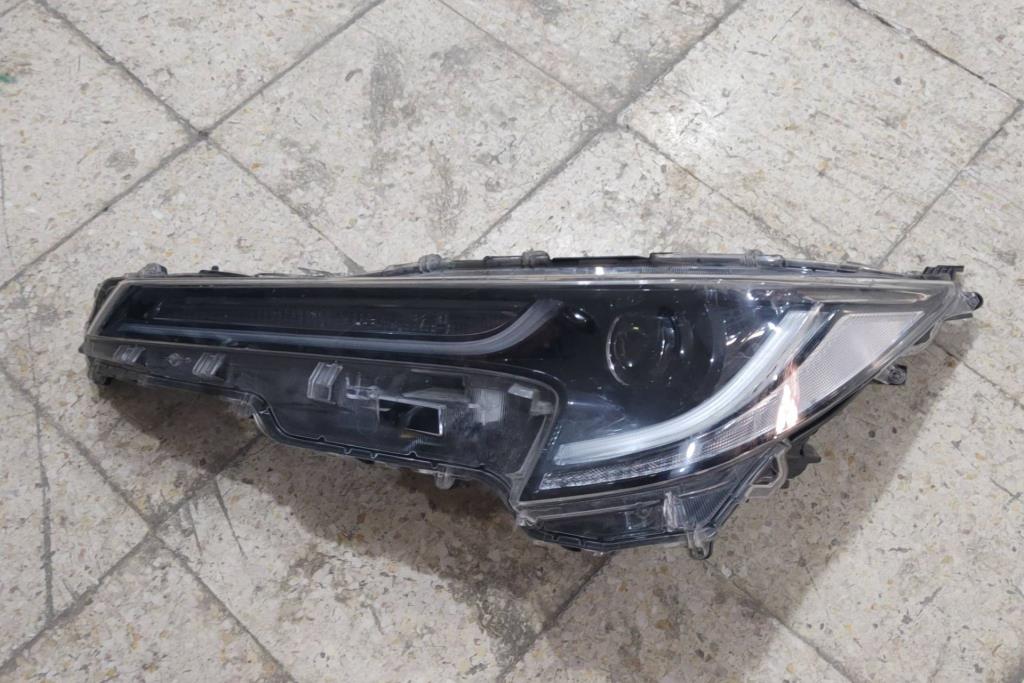 ضوء امامي يمين شمال تويوتا كورولا وارد امريكي 2020 2021