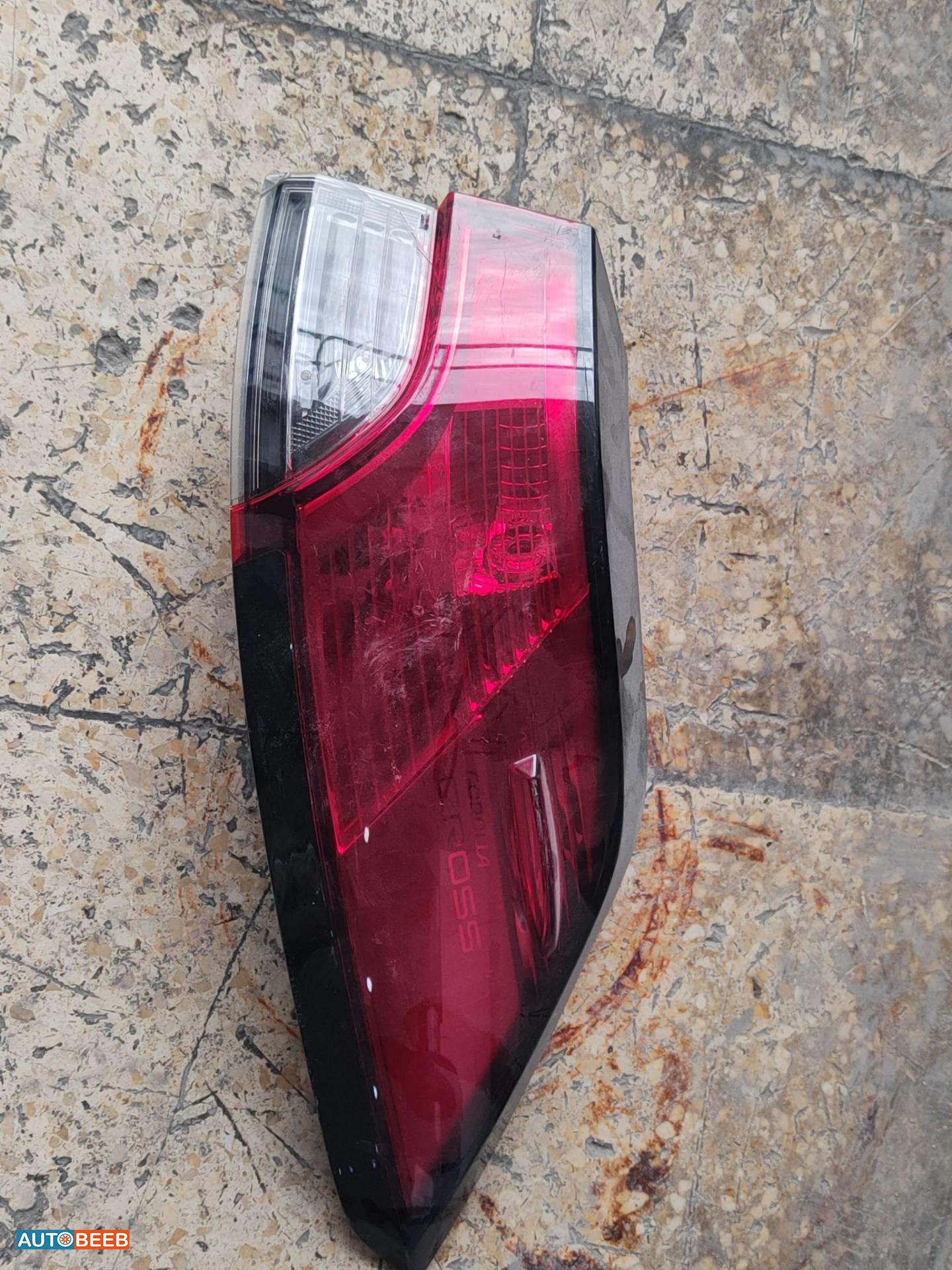 ضوء خلفي يمين شمال تويوتا كروس 2020 2021