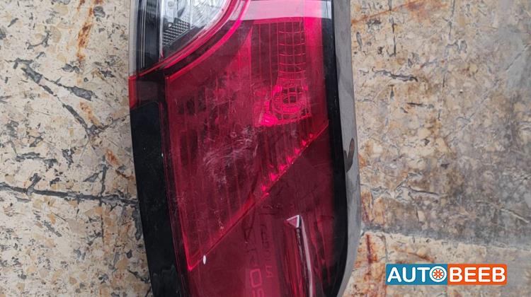 ضوء خلفي يمين شمال تويوتا كروس 2020 2021