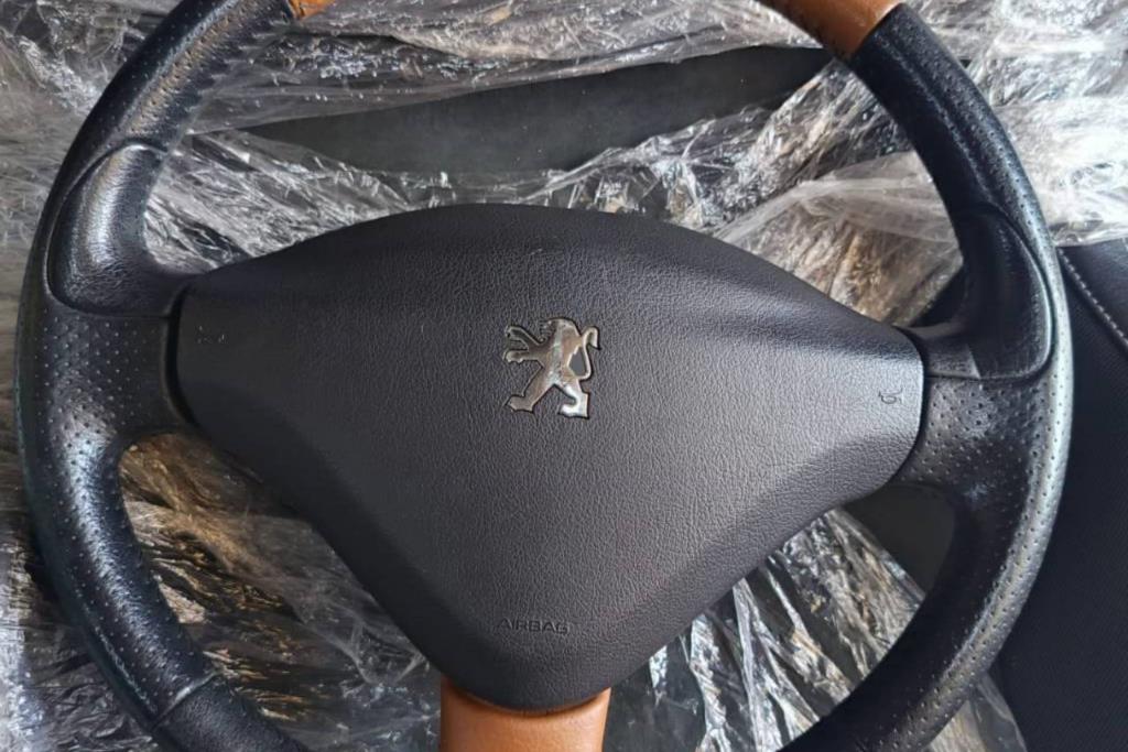 Cabin  Steering Wheel Peugeot 307