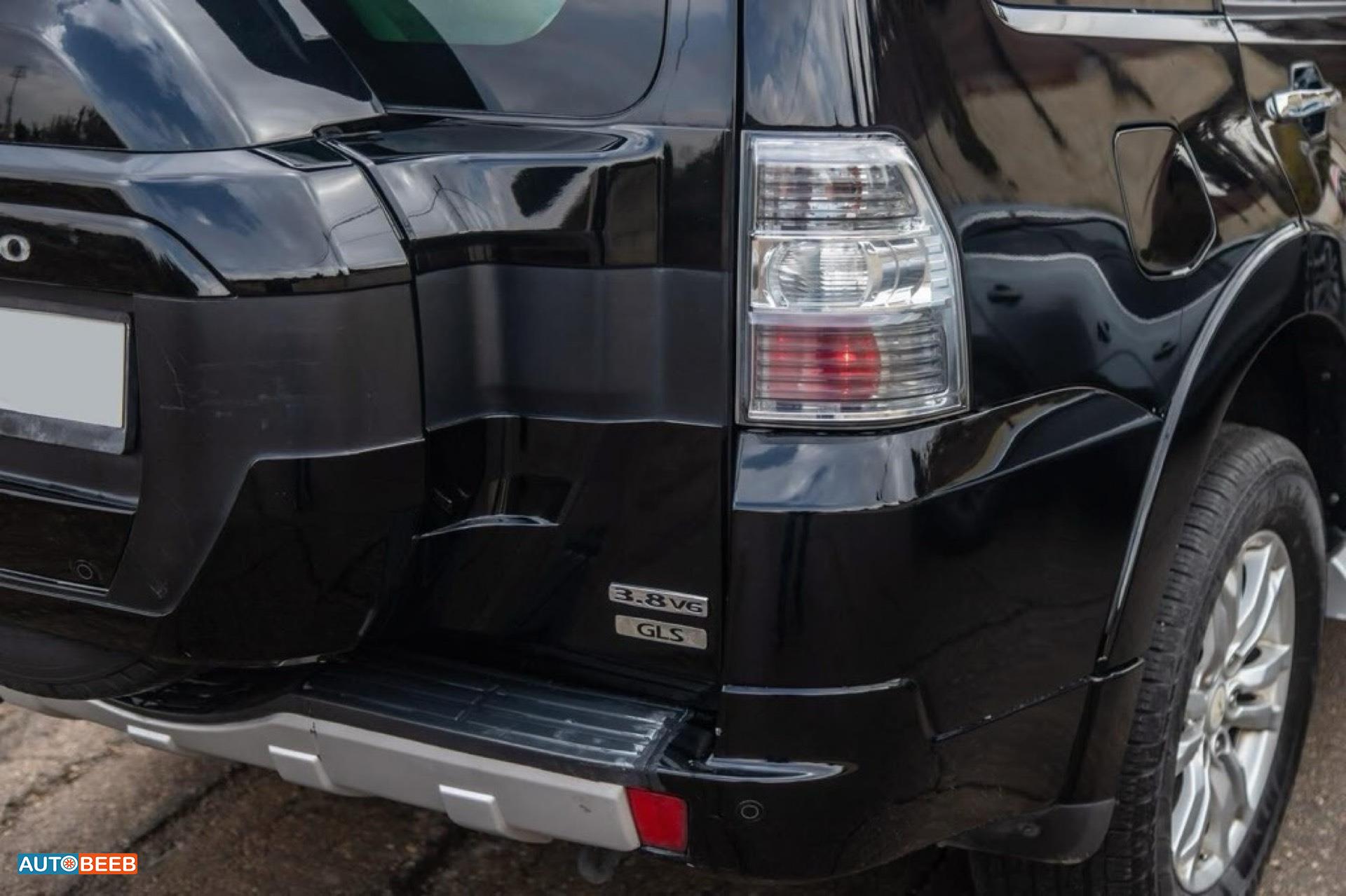 Mitsubishi Pajero 2015