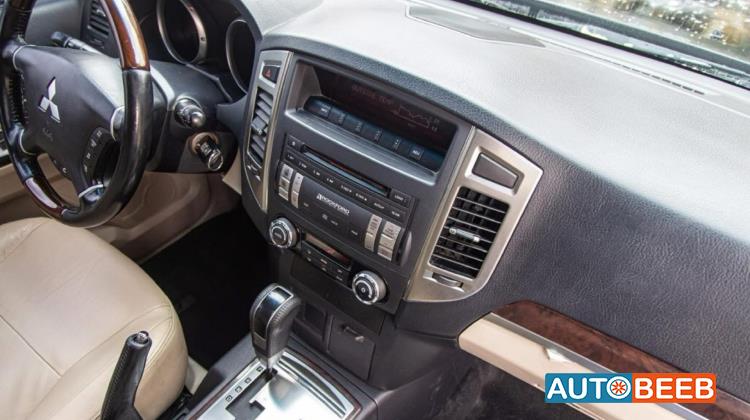 Mitsubishi Pajero 2015