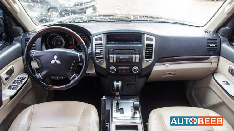 Mitsubishi Pajero 2015