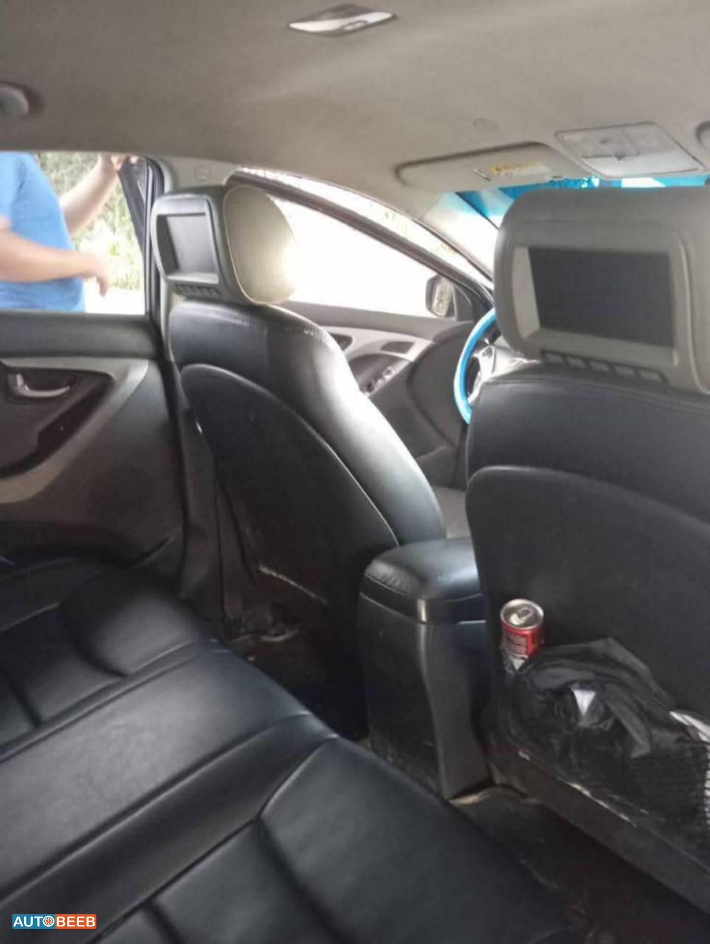 هيونداي افانتي 2012