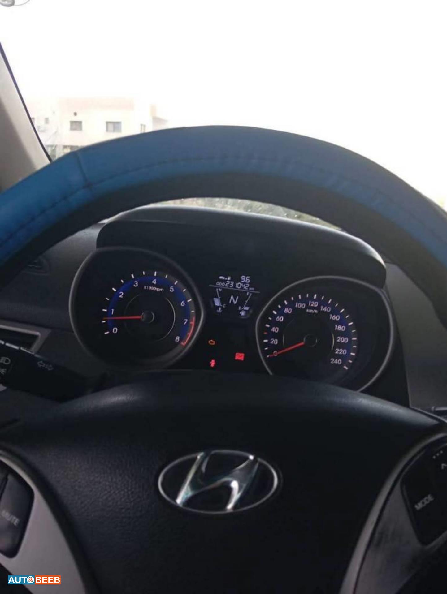 هيونداي افانتي 2012