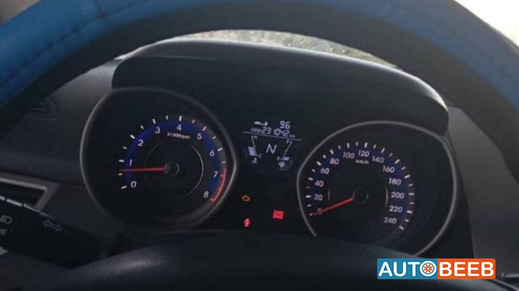 هيونداي افانتي 2012