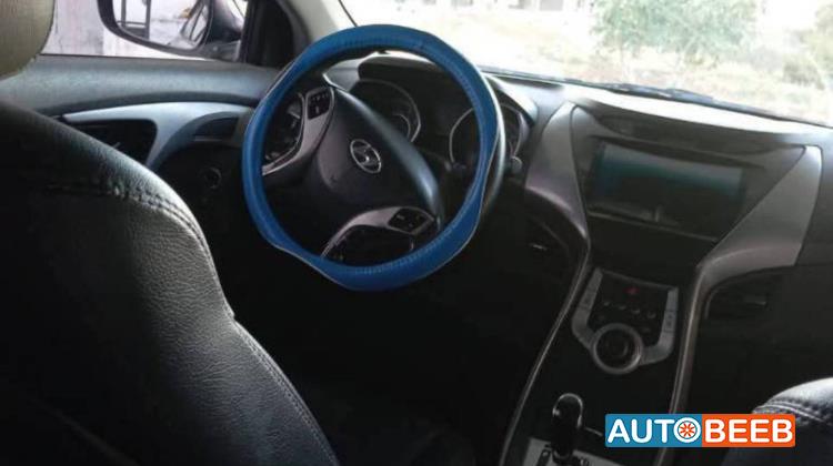 هيونداي افانتي 2012