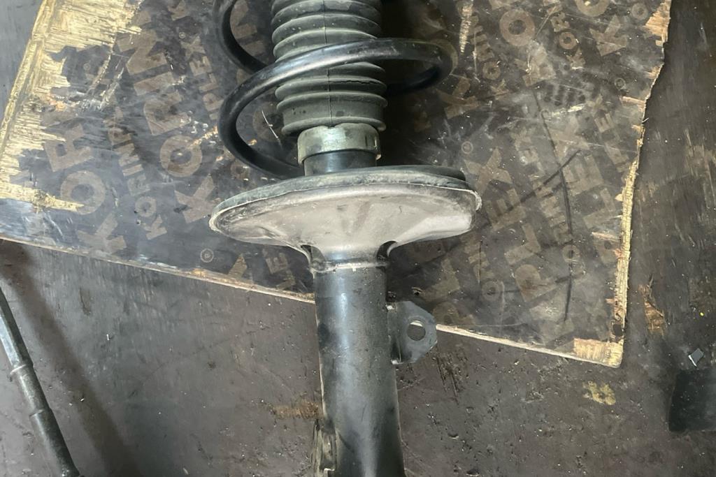  Shock Absorber Toyota Corolla