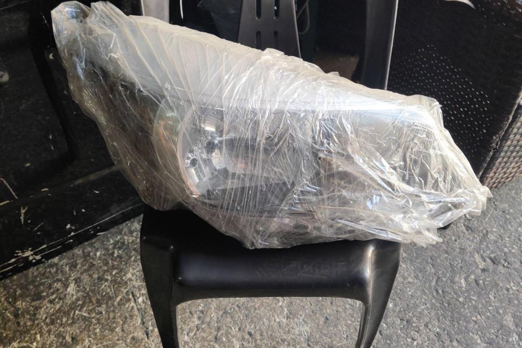 ضوء امامي يمين شمال تويوتا يارس 2016 2017