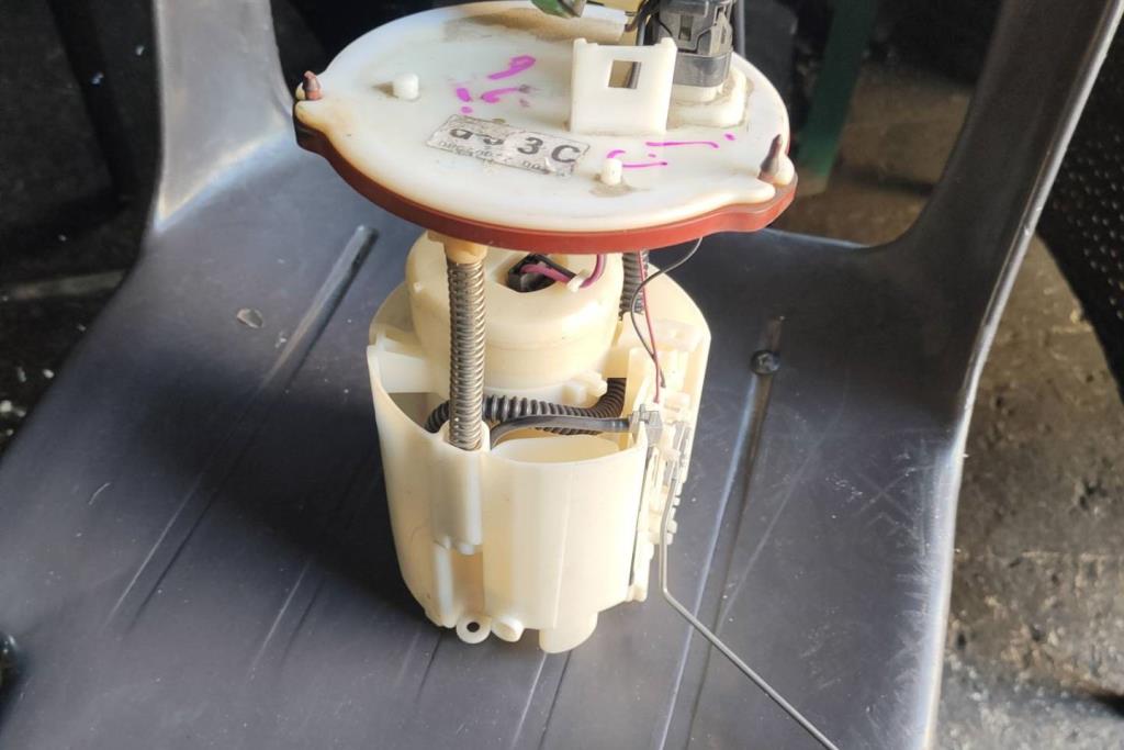 طرمبة بنزين مازدا زوم 6 2010 2011