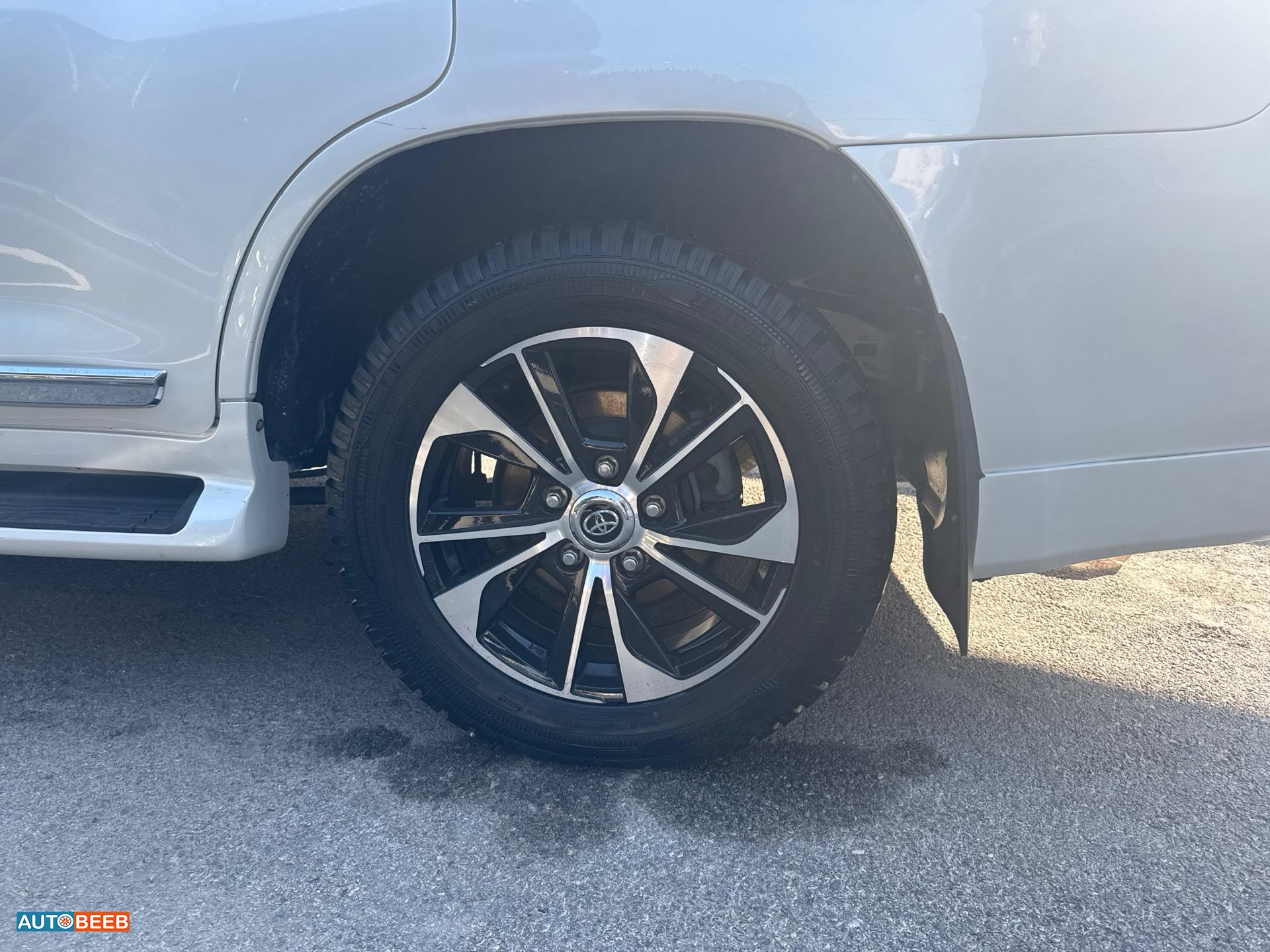 Toyota Land Cruiser 2013