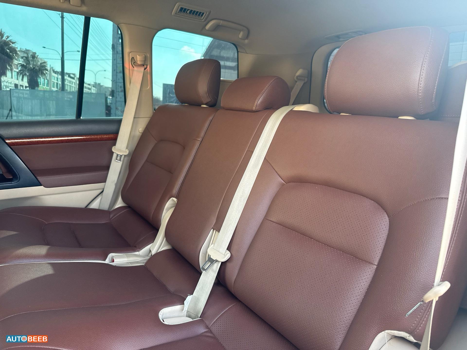 Toyota Land Cruiser 2013