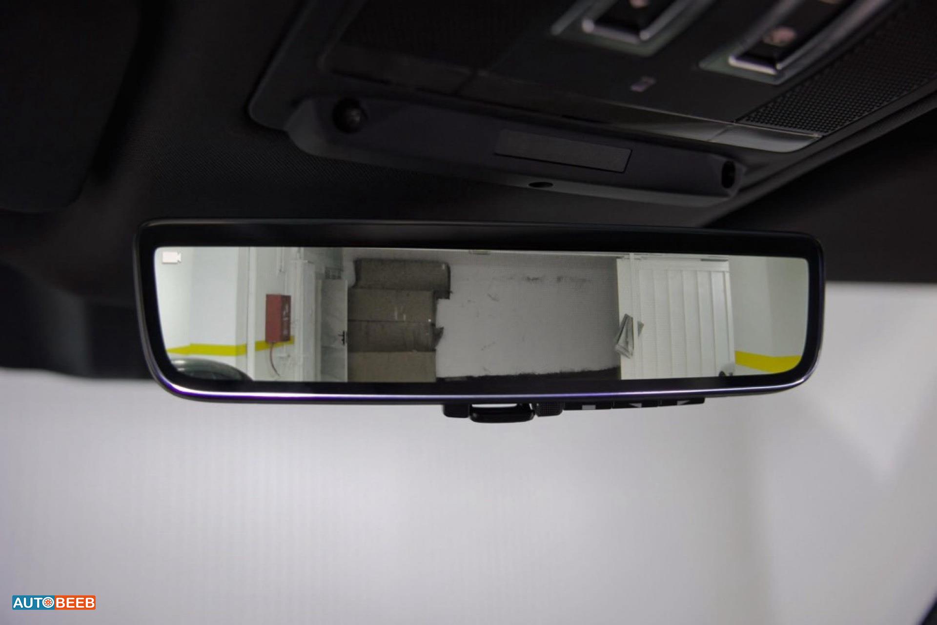 Land Rover Defender 2025