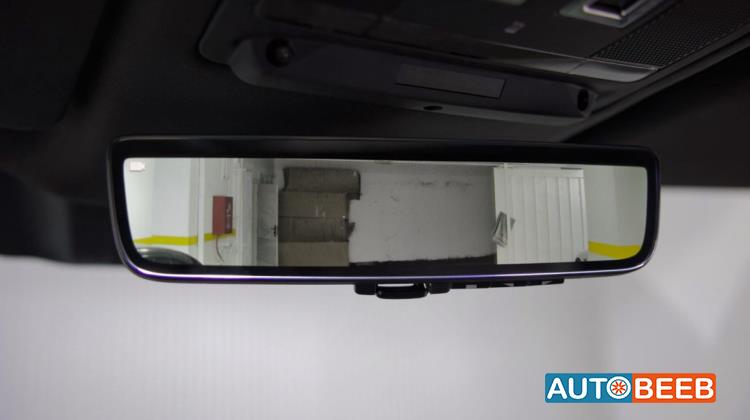 Land Rover Defender 2025