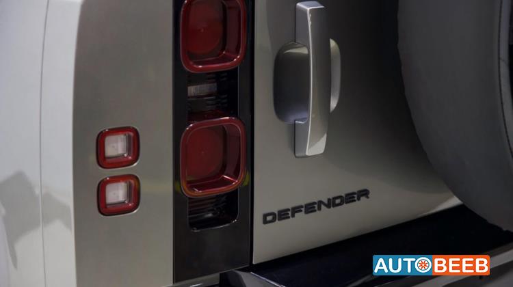 Land Rover Defender 2025