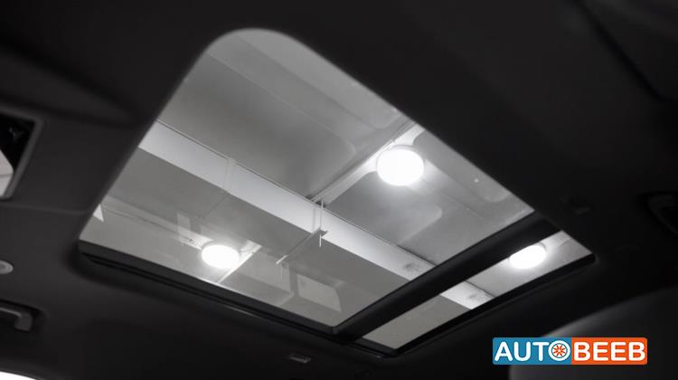 Land Rover Defender 2025