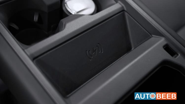 Land Rover Defender 2025