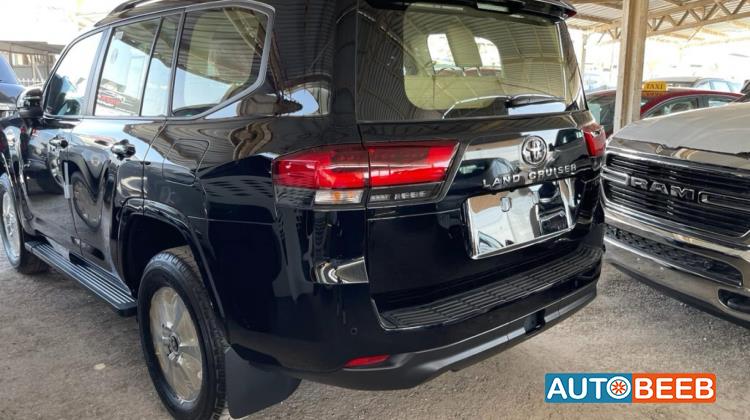 تويوتا لاندكروزر 2025