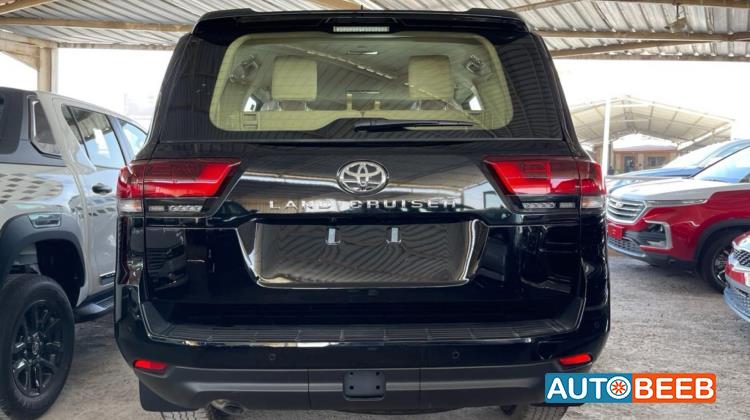 تويوتا لاندكروزر 2025