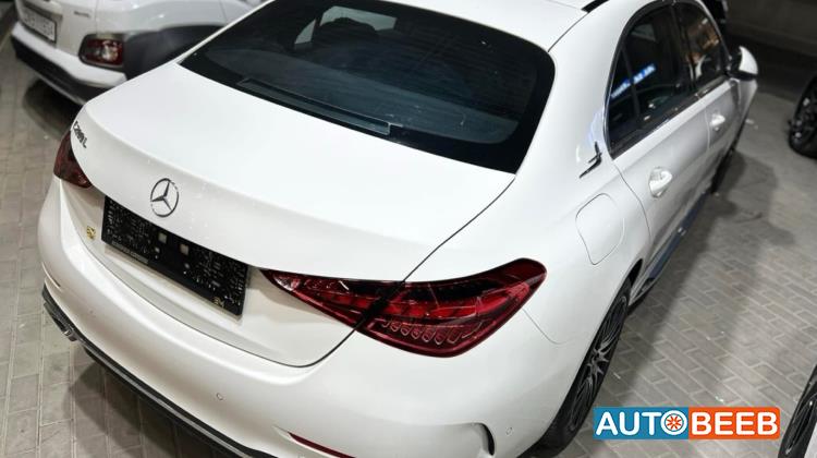 مرسيدس بنز C200 2025