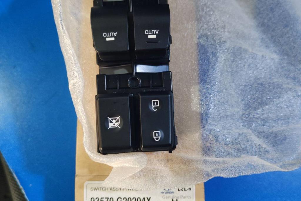 Cabin  Control buttons Hyundai Ioniq