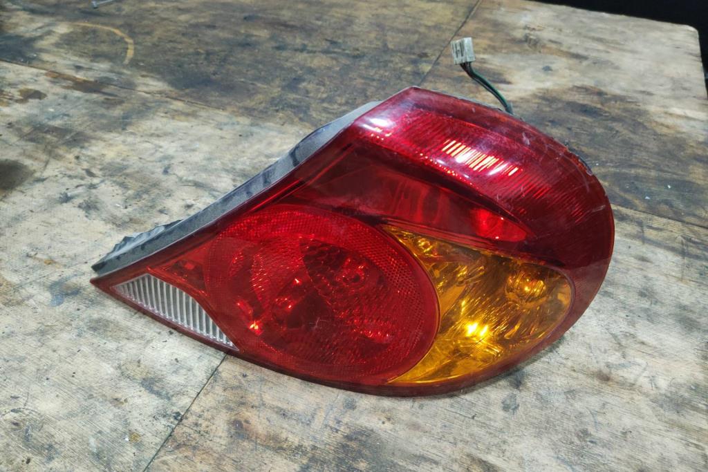ضوء خلفي يمين شمال كيا سبكترا 1999 2000 2001 2002 2003