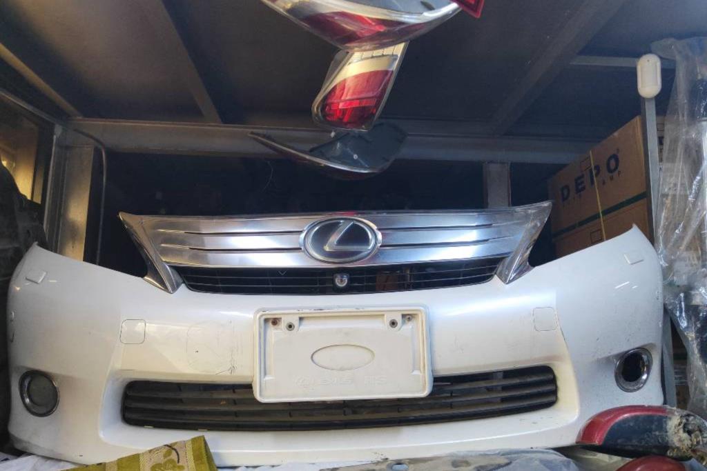Body  Bumper Lexus HS250h